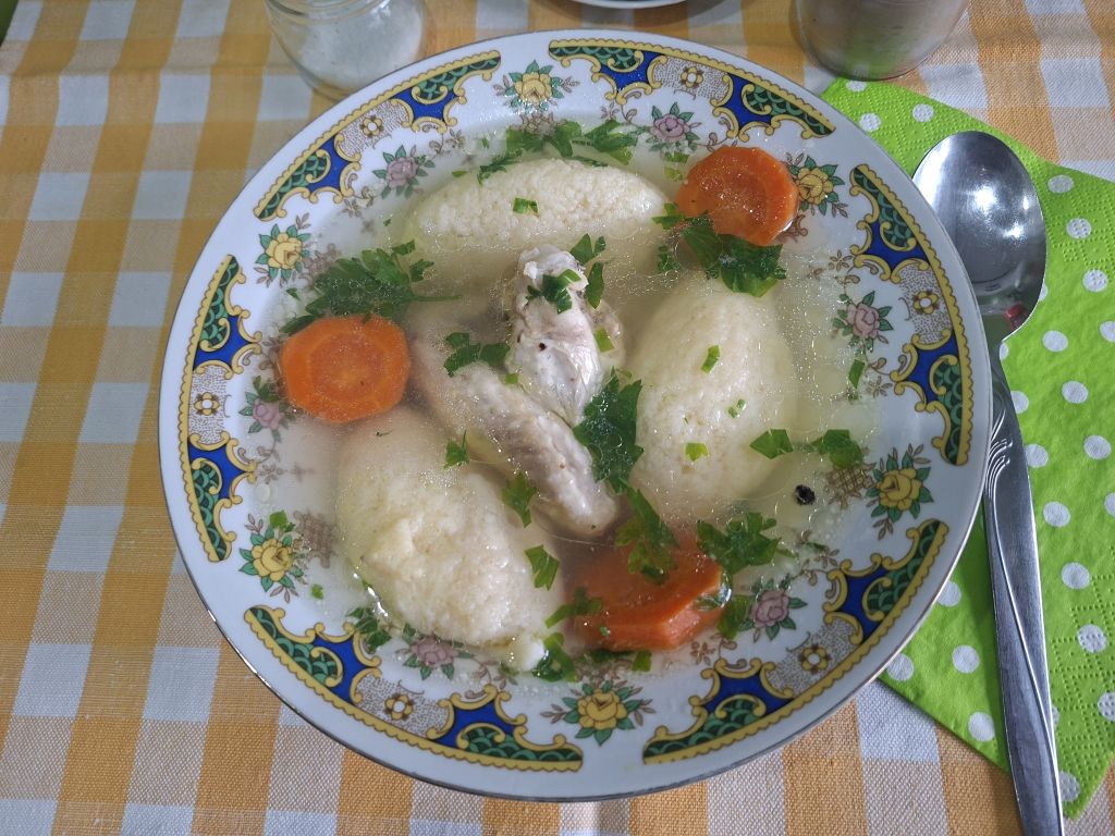 Supa de pui cu galuste de gris – ca la mama acasa