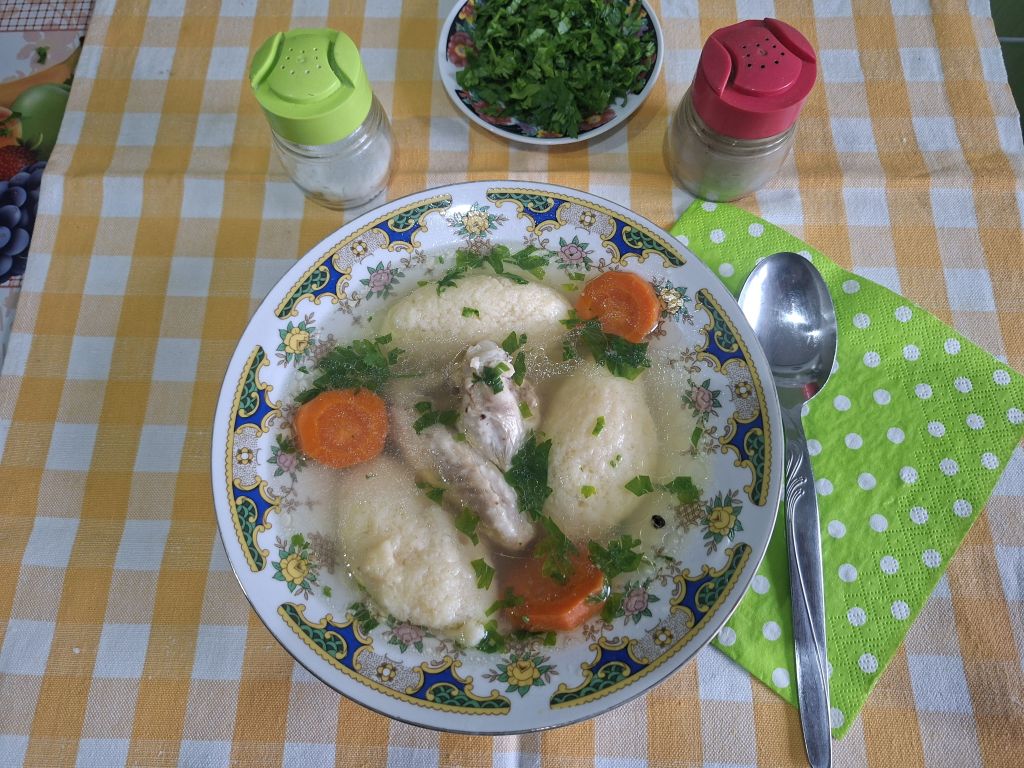 Supa de pui cu galuste de gris – ca la mama acasa