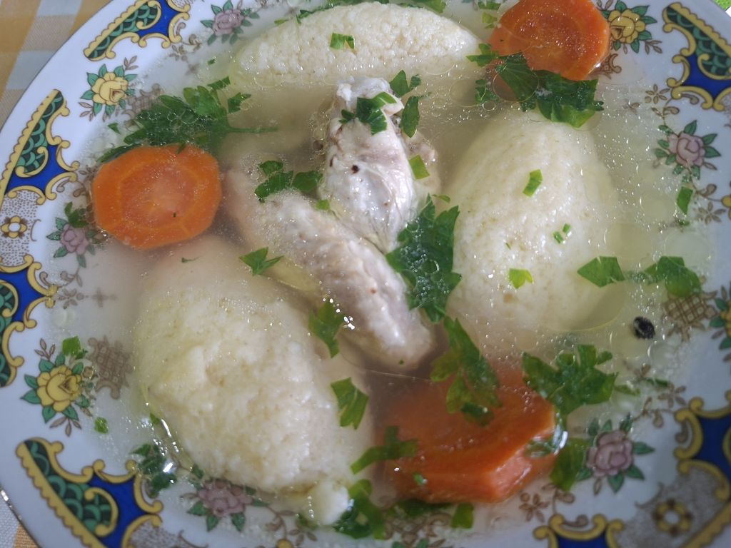 Supa de pui cu galuste de gris – Buna ca la mama acasa