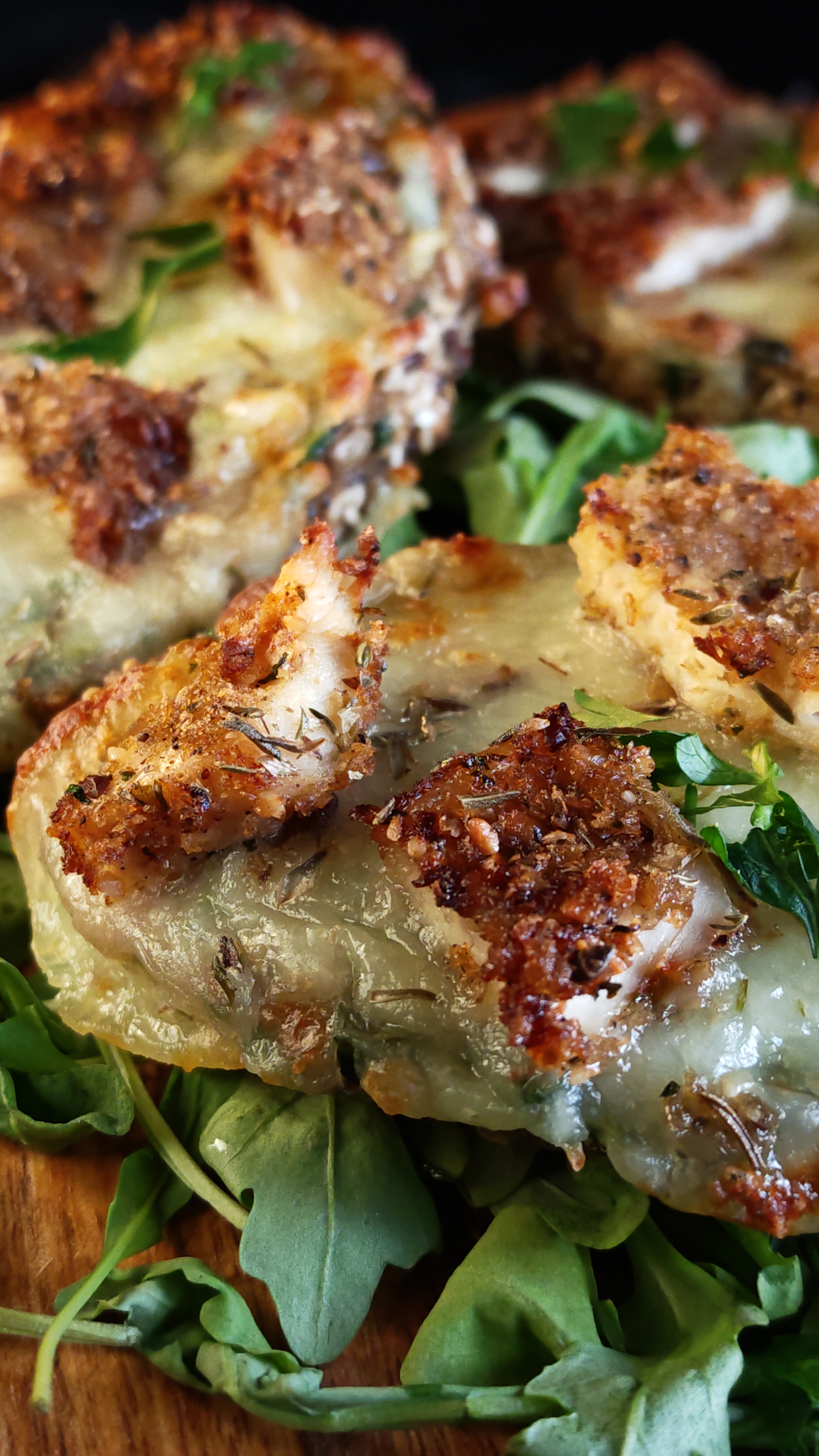 Garlic bread cu șnițel crocant – rețeta simplă care te cucerește prin savoare