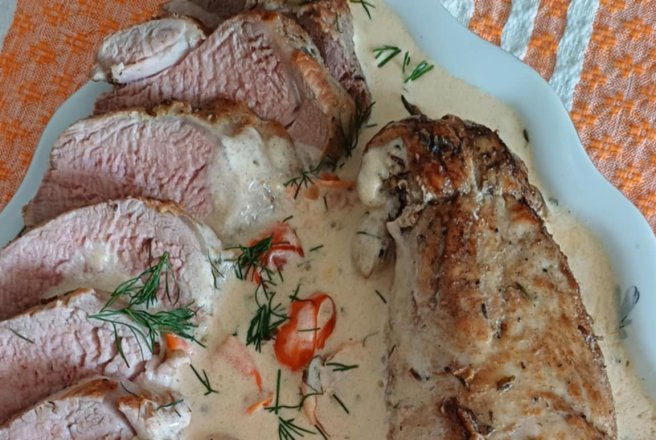 Muschiulet de porc la cuptor, cu sos de smantana