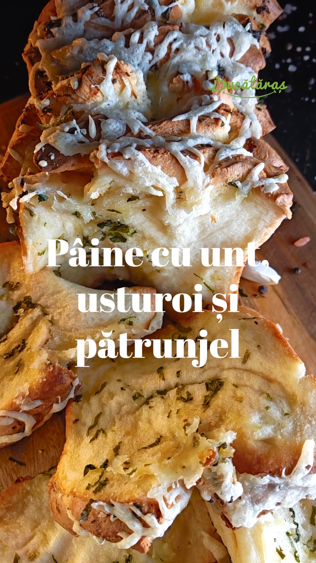 Pâine pufoasă cu unt, pătrunjel și usturoi - Rețeta savuroasă de casă