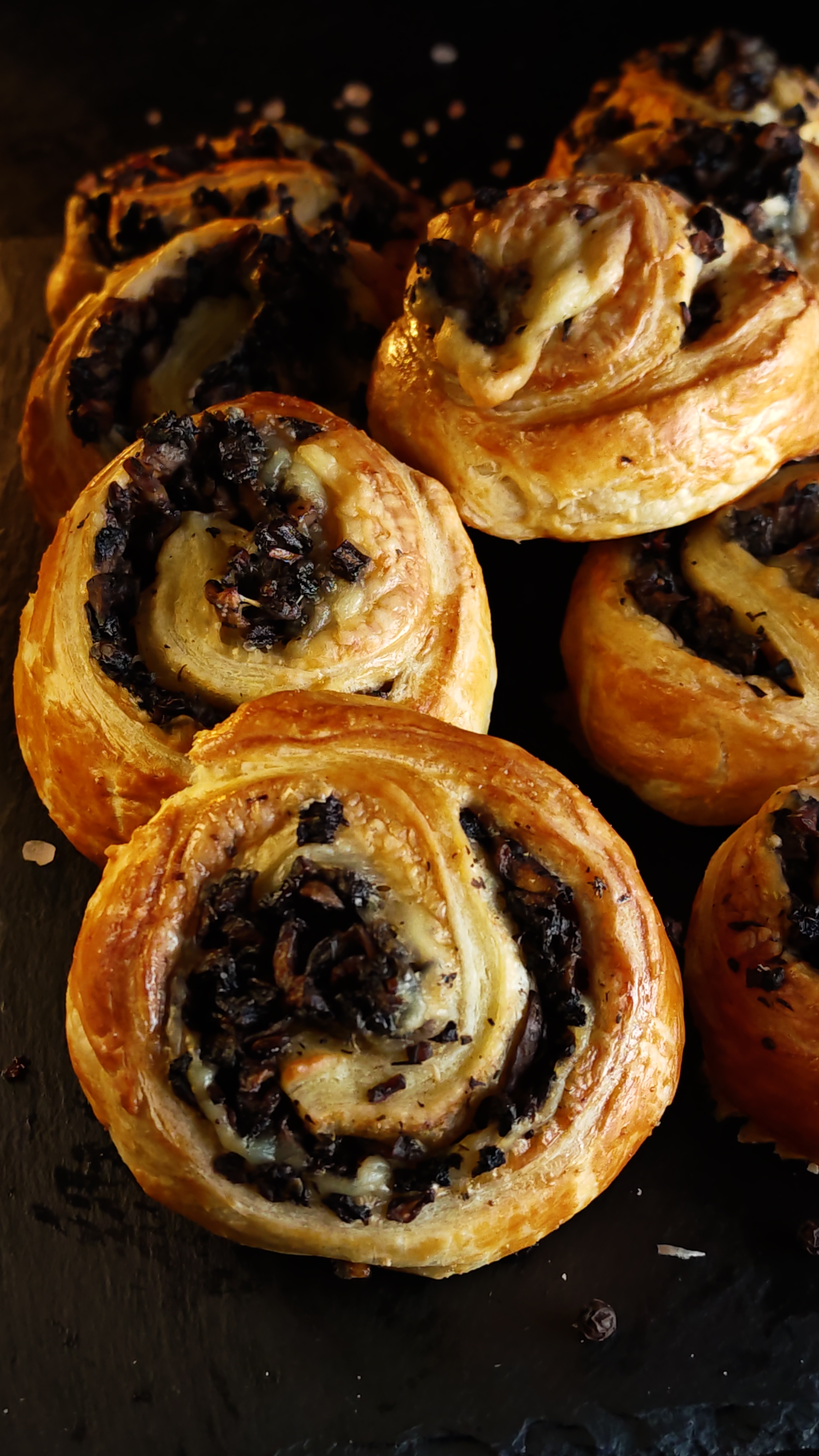 Rulouri cu ciuperci și mozzarella - Gustarea rapidă care te va cuceri