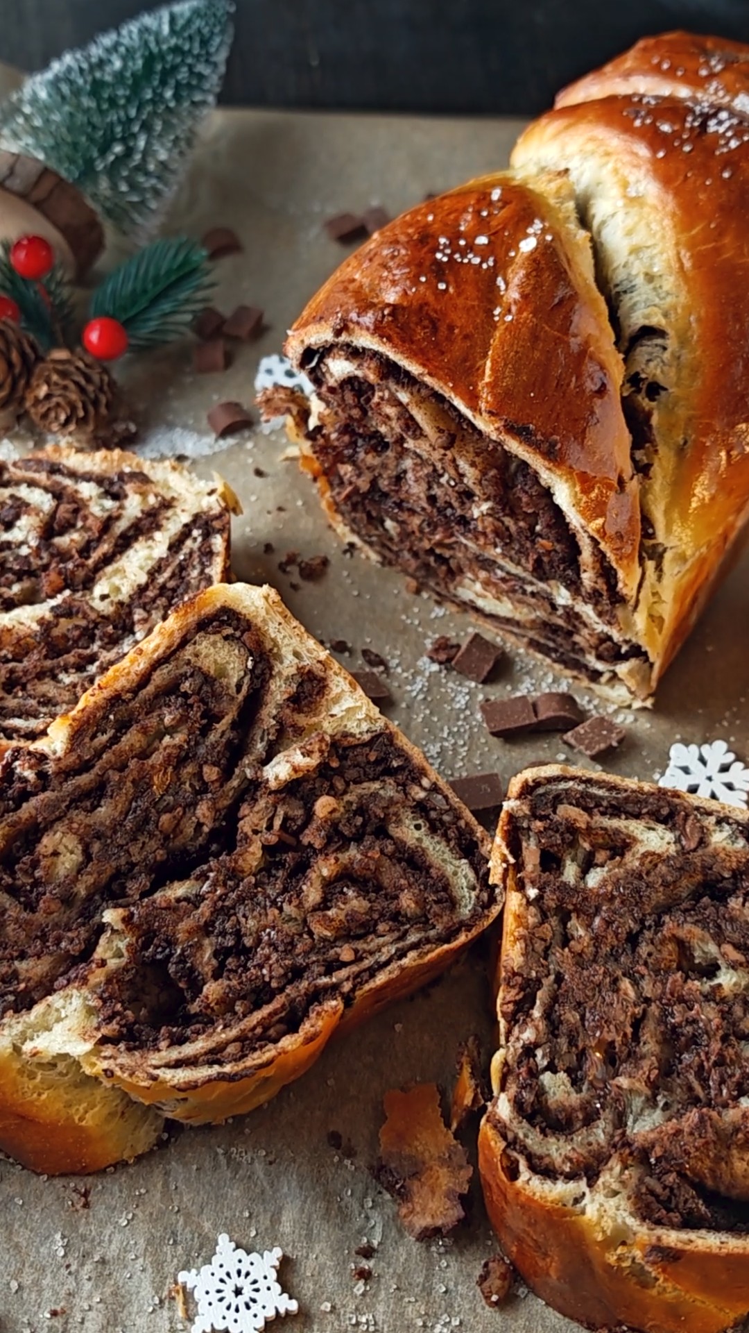 Cozonac cu alune de pădure și ciocolată - Rețeta pentru un desert pufos și delicios