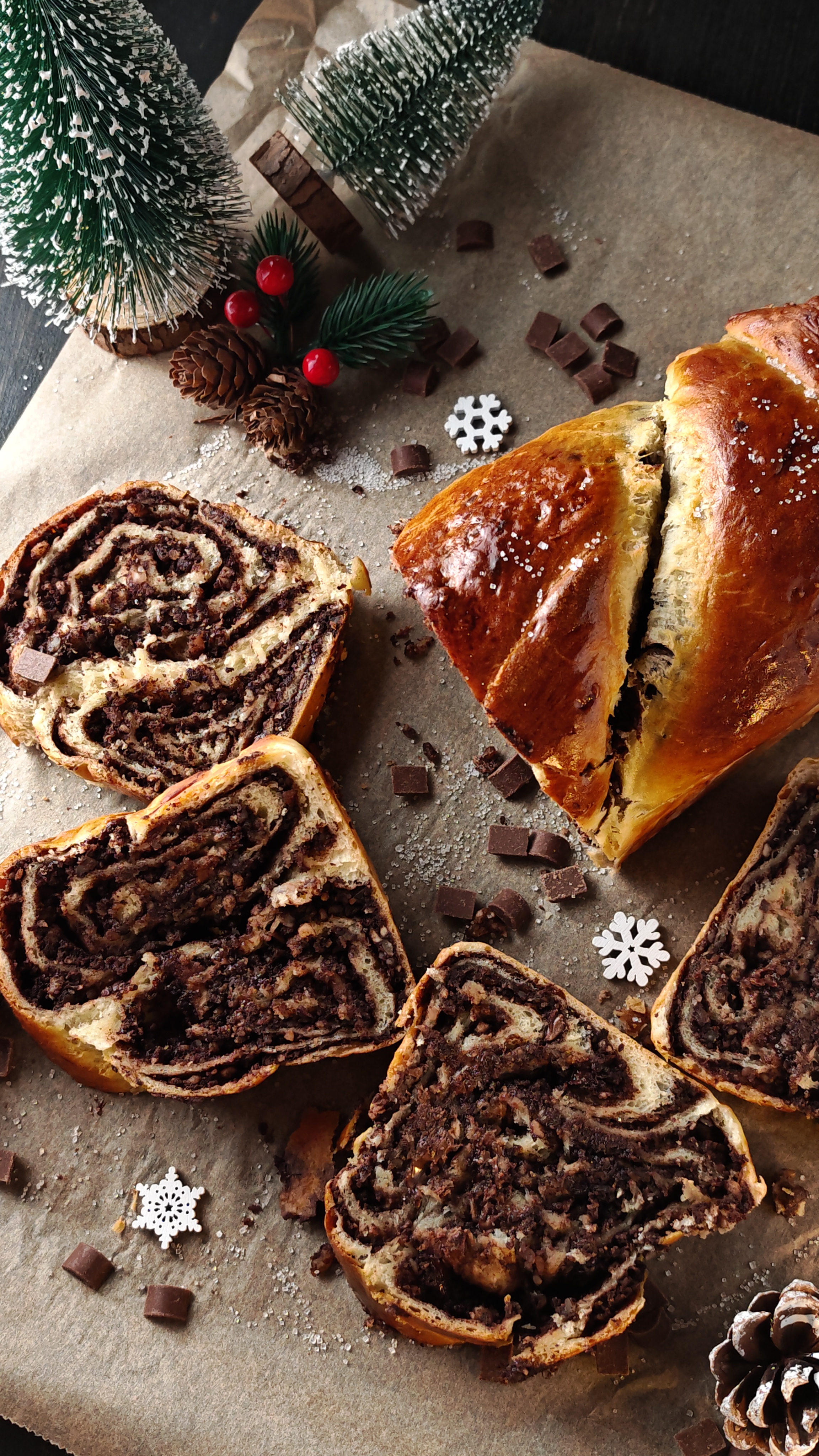 Cozonac cu alune de pădure și ciocolată - Rețeta pentru un desert pufos și delicios