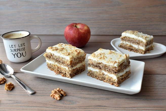 Prajitura cu nuca, mere si crema de vanilie