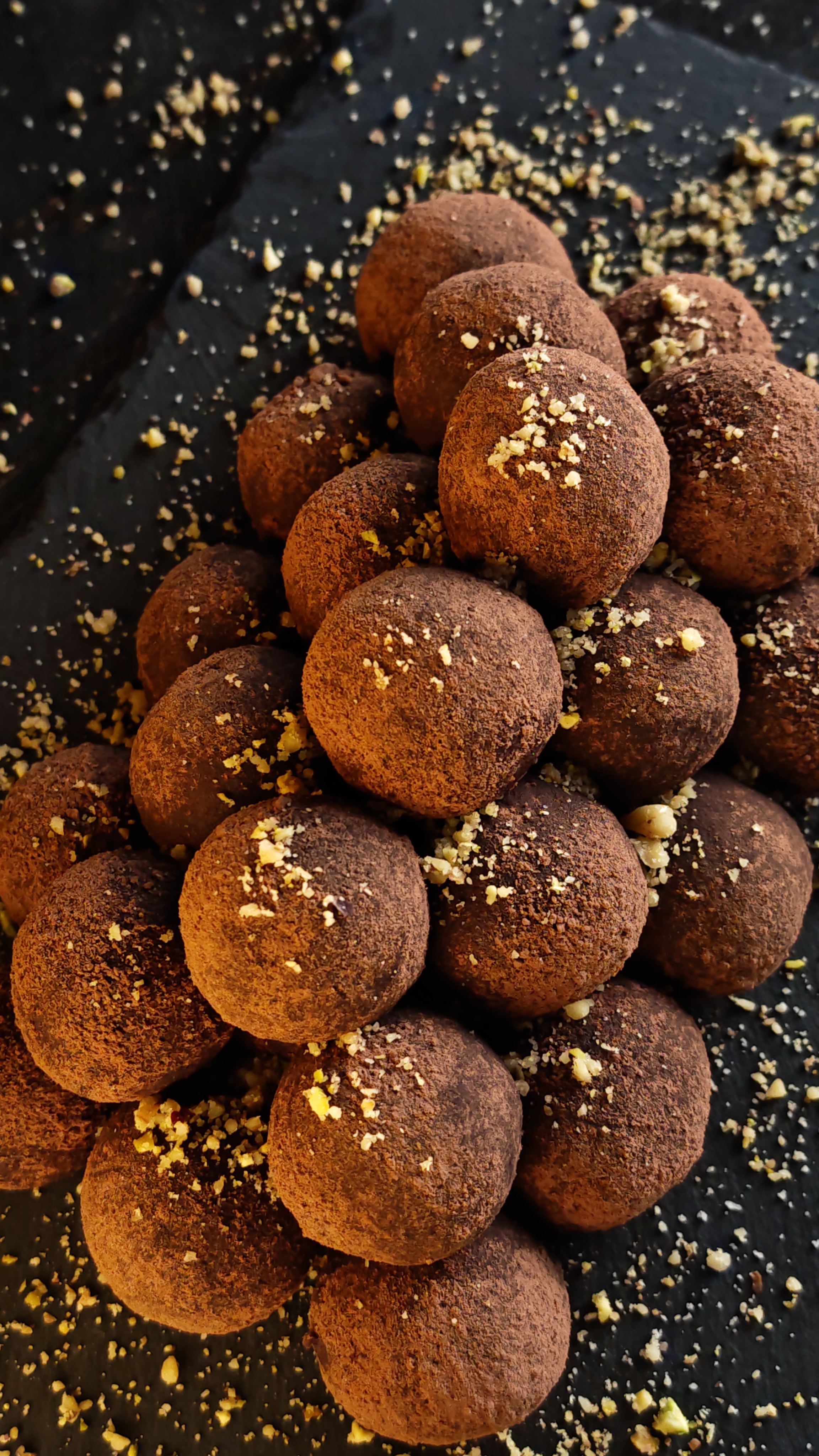 Bomboane de post cu biscuiți și nucă – desert simplu, rapid și delicios