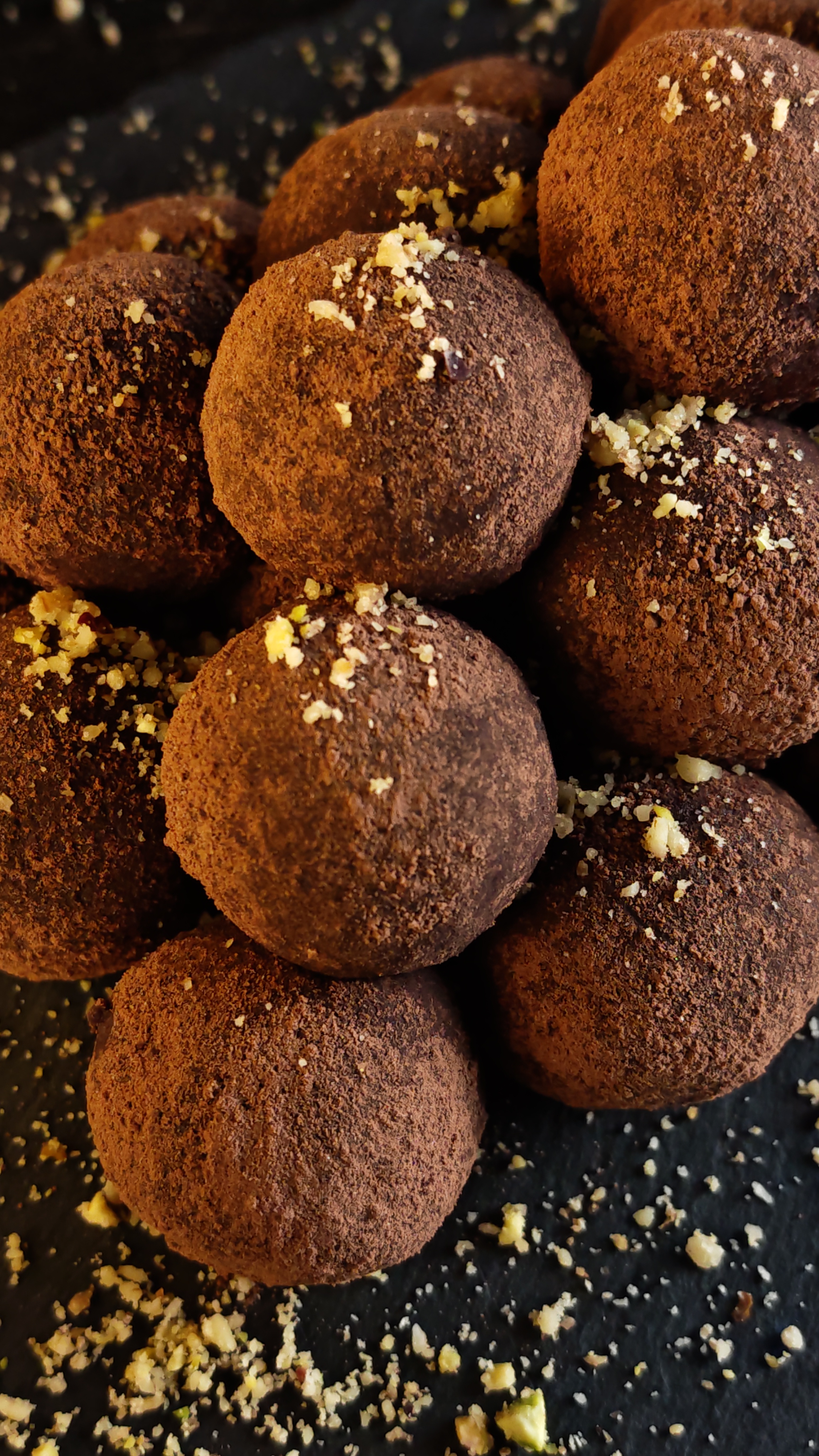 Bomboane de post cu biscuiți și nucă – desert simplu, rapid și delicios