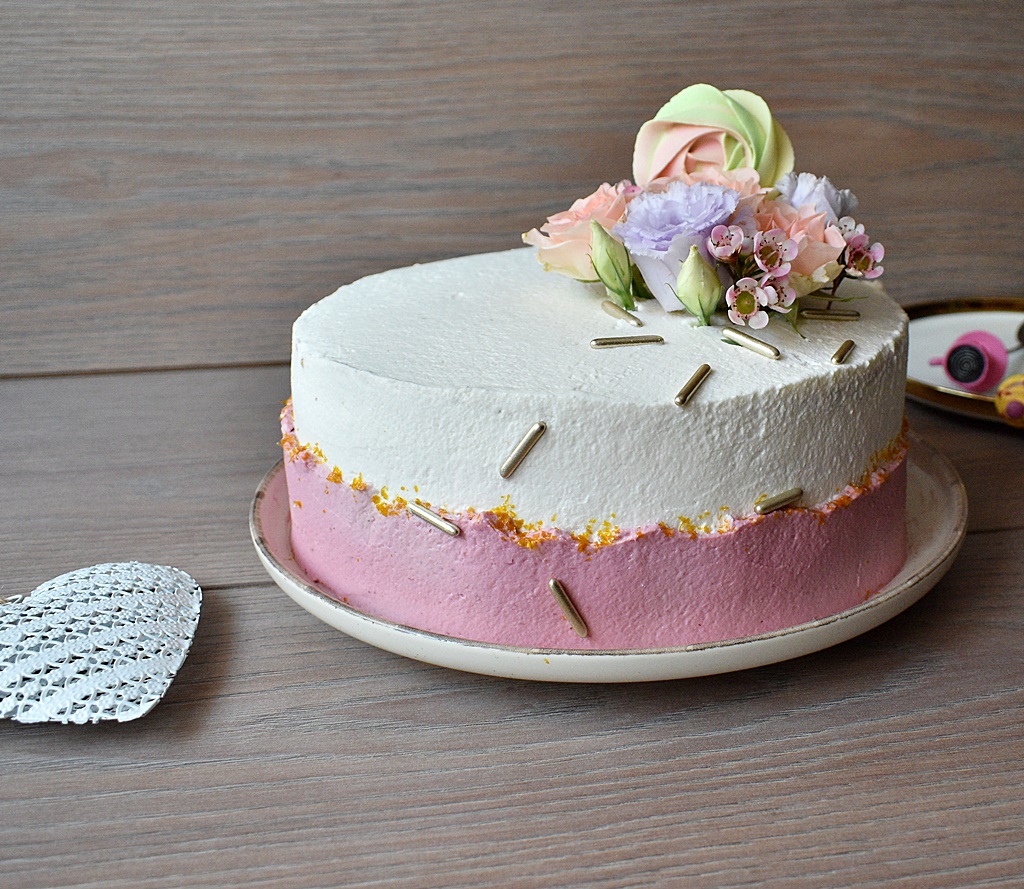Tort cu crema de fistic, ciocolata si zmeura