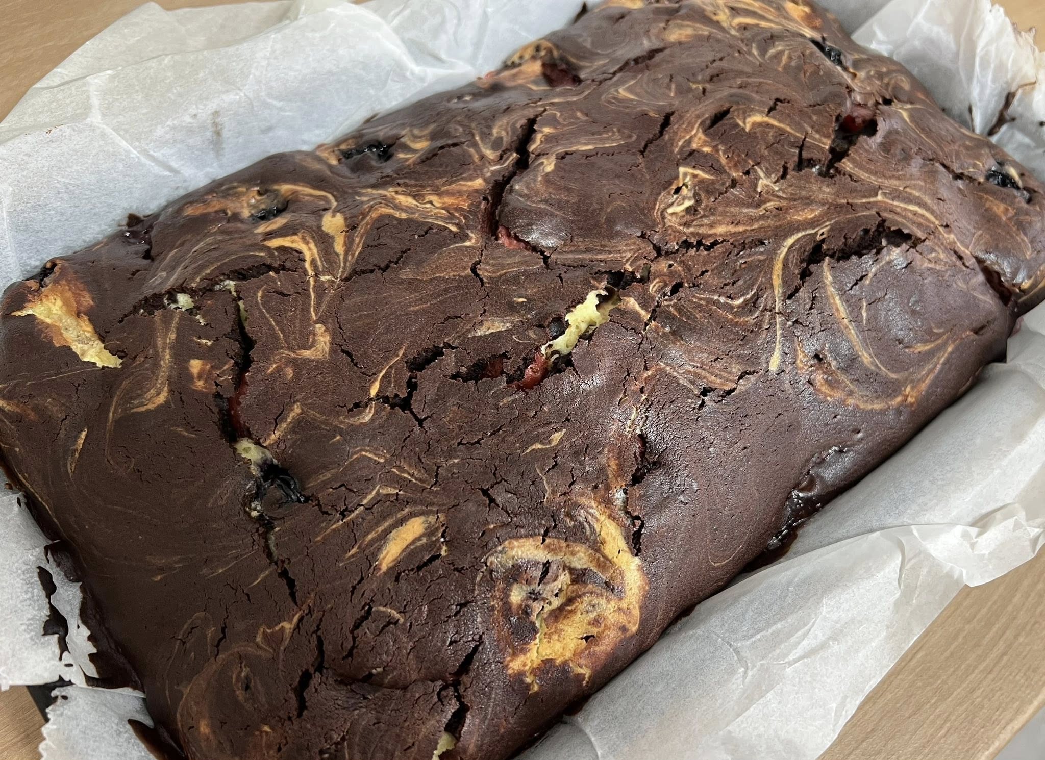 Negresa cu capsuni si afine - Reteta delicioasa cu fructe